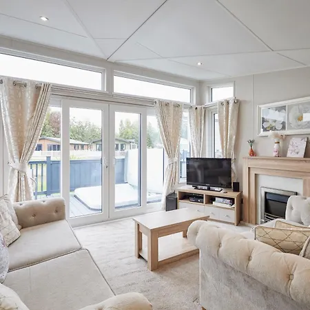 The Flamingo With Hot Tub * York