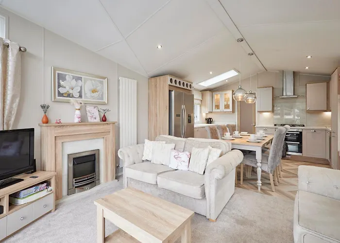 The Flamingo With Hot Tub * York