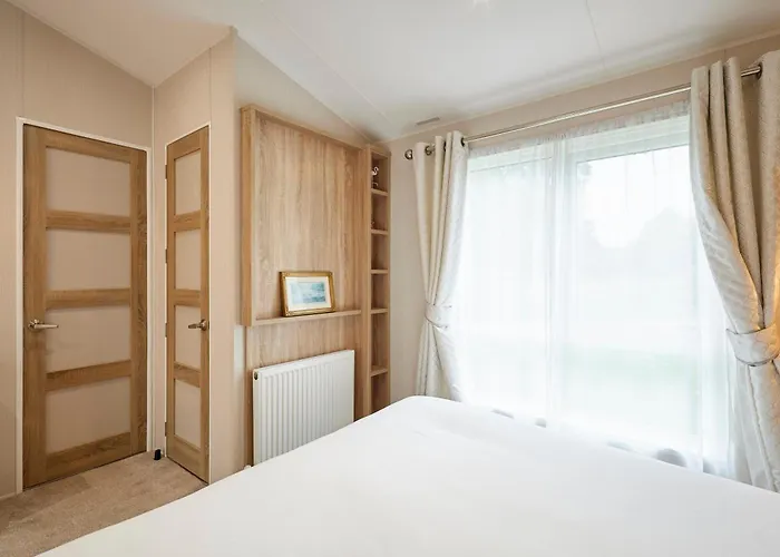 The Flamingo With Hot Tub