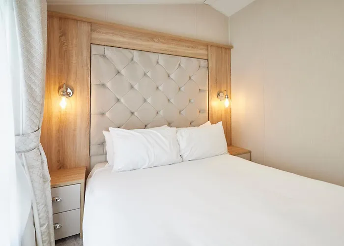 The Flamingo With Hot Tub York