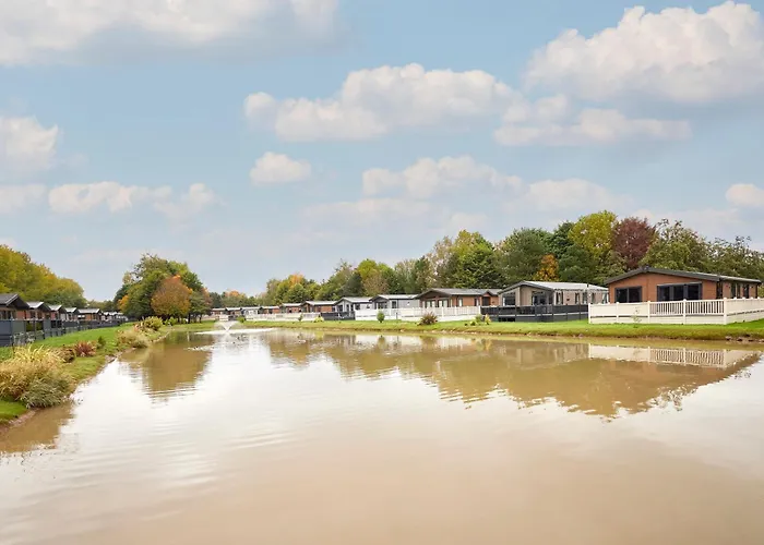 The Flamingo With Hot Tub *